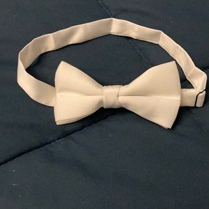 White Bow tie NWOT